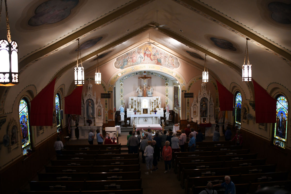140 The Fun Club admired the beautiful interior of St. Wenceslaus Church in Verdigre, NE.JPG